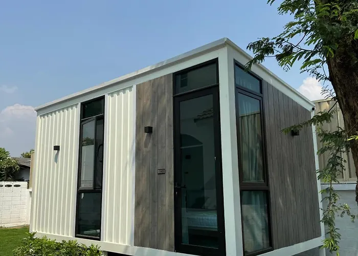 Coolplay House Guest house *
